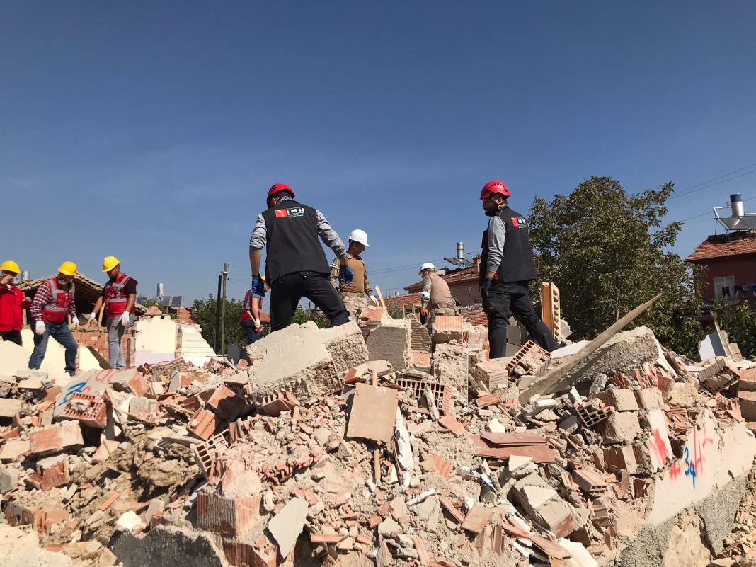 1 yıllık ekip, Konya’daki deprem tatbikatını başarıyla tamamladı 13